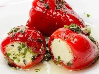 ПЕРЧИКИ ЧЕРРІ З СИРОМ ФЕТА (100 g)