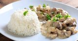 Suprême De Poulet Sauce Champignons