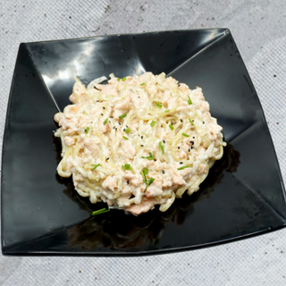 Tallarines cremosos de salmón