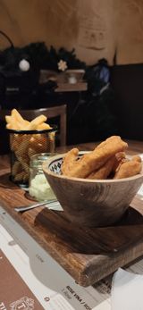 Pileći štapići sa pomfritom