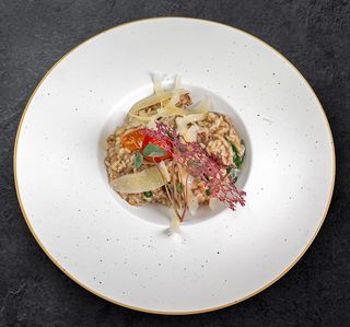 Ризото миланезе с телешки бузи (400г)