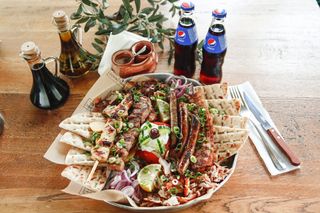 MENIU MIX GRILL SI 2 BAUTURI RACORITOARE