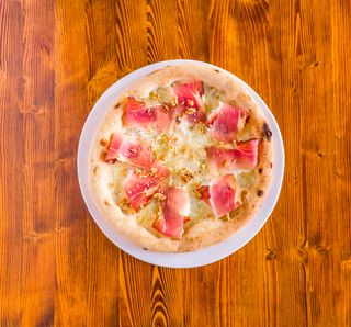 Pizza Speck e gorngonzola