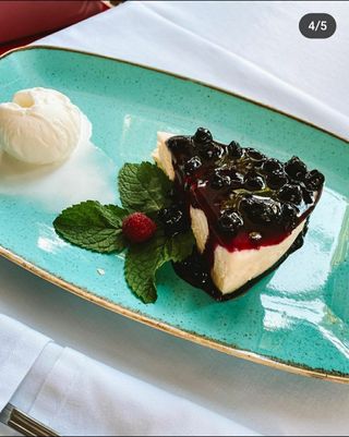 Чизкейк з чорною смородиною (230г)