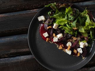 Салат с запеченной свеклой