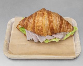 Круасан з ростбіфом та томатним айолі, 175 г