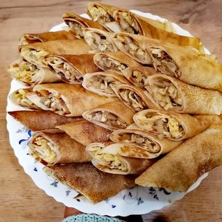 Млинці зі смаженими печерицями, вареним яйцем та моцарелою (260г)