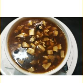 Sopa con pollo y champiñones 