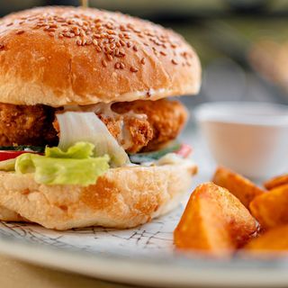 Бургер с куриным филе (350 гр.)