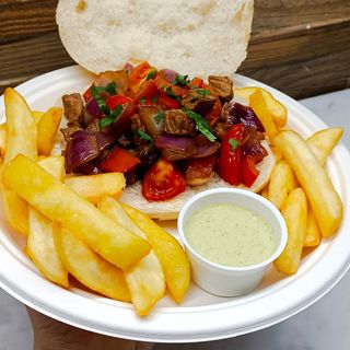 Pan con Lomo Saltado 