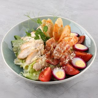 Цезар з куркою та беконом