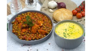 Ciorba radauteana,pui cu mazare,chifla