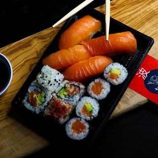 Tsunami Salmon Box - 14 Pièces