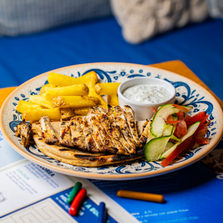 Mini souvlaki de pollo