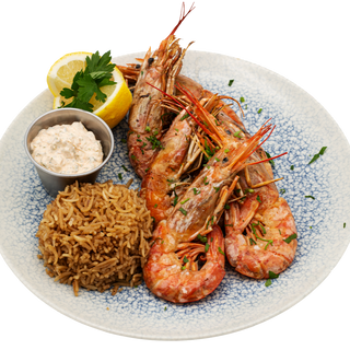 Gambas al grill con arroz y salsa tartara