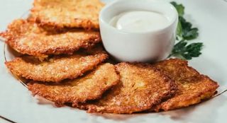 Класичні деруни з сметаною