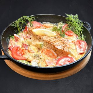 Somon copt cu legume