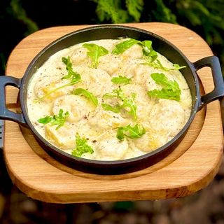 Пельмені 4 сири у сирному соусі