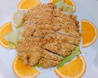 P15. Pechuga de Pollo Empanada con Almendra