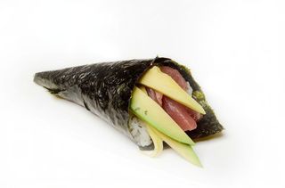 333. Temaki tonno avocado - 1 pezzo
