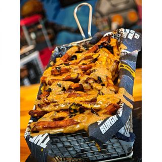 ANIMAL STYLE SWEET POTATO LOADED FRIES 380GR