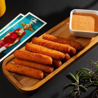 მოცარელას ჩხირები სოუსით/Mozzarela sticks with sauce