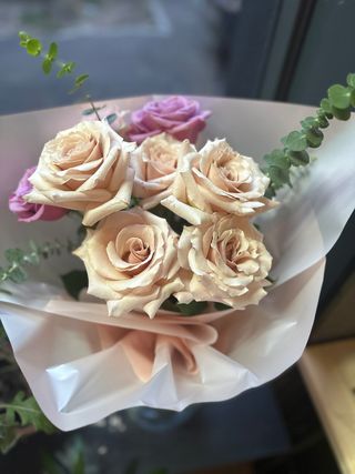 BUCHET 7 TRANDAFIRI  SI EUCALIPT 