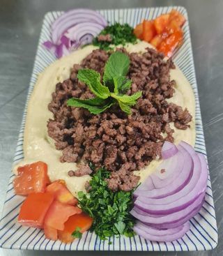 Hommos Be Lahmeh Ternera