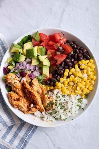 Poke de pollo con verduras