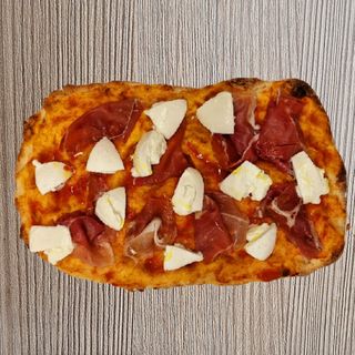 17-Pinsa Pomodoro, Prosciutto crudo e bufala