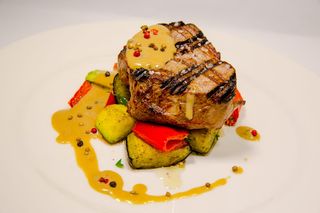 Mușchi de vită cu sos de piper verde