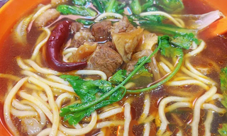 Spaghetti di manzo con zuppa