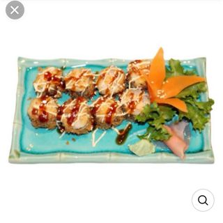 Uramaki salmón frito 8u