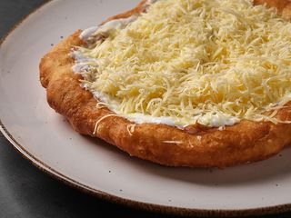 Традиційний з сиром