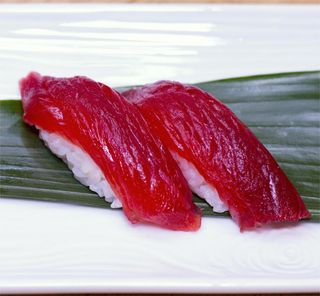 81. Nigiri De Atún (2 Uds.)