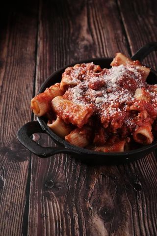 RIGATONI BOLOGNESA