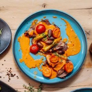 Запечен телешки език в масло с рагу от манатарки и свежа рукола 200 гр.