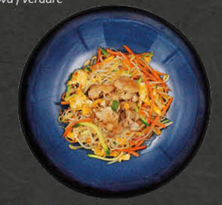 Spaghetti di riso con pollo