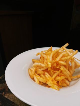 Картопля Фрі з сирним соусом