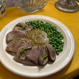 ენა კივის სოუსში