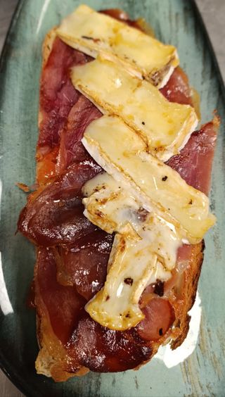 Tosta De Jamón Y Tomate