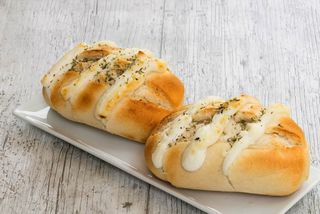Pan De Ajo Y Queso Gratinado