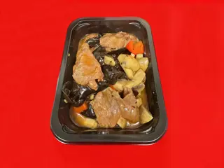 Vita cu legume in sos dulce acrișor/ sau picant
