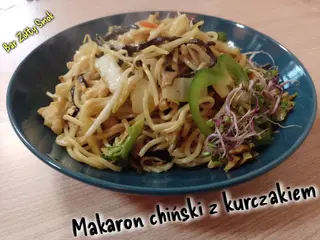 Makaron chiński z kurczakiem