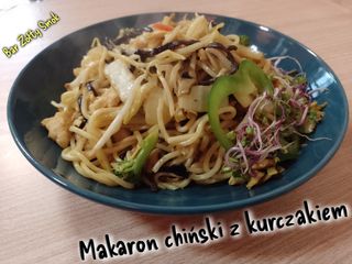Makaron chiński z kurczakiem