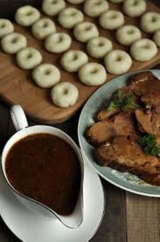 Pieczeń w ciemnym sosie