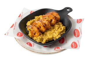 Топъл хумус с пикантни тигрови скариди в чесново масло (200г)