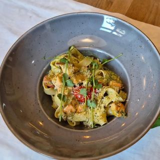 Tagliatelle z łososiem