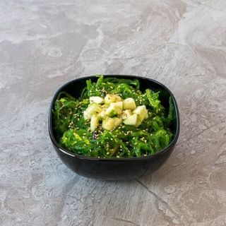 Ensalada de pepino y wakame