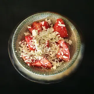 Salata de rosii cu branza telemea rasa